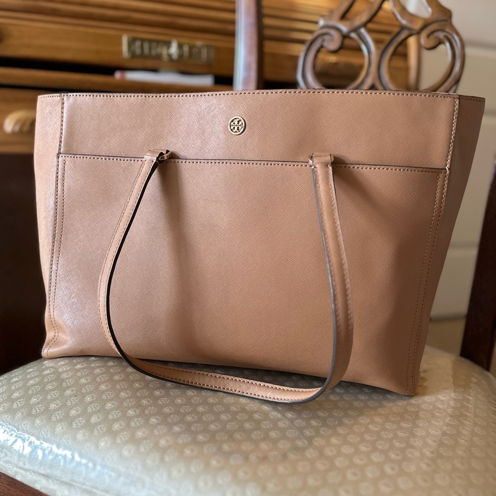 Camel Tory Burch tote bag with several compartments